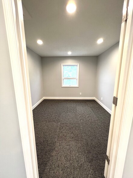 More Photos Of 312 Mall Blvd, Savannah Freestanding For Lease