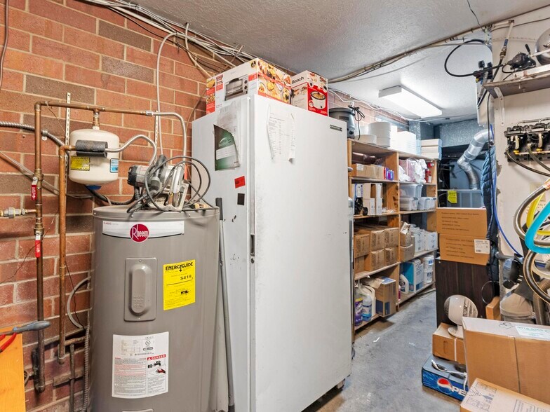 More Photos Of 5500 W 5500 S, Hooper Service Station For Sale