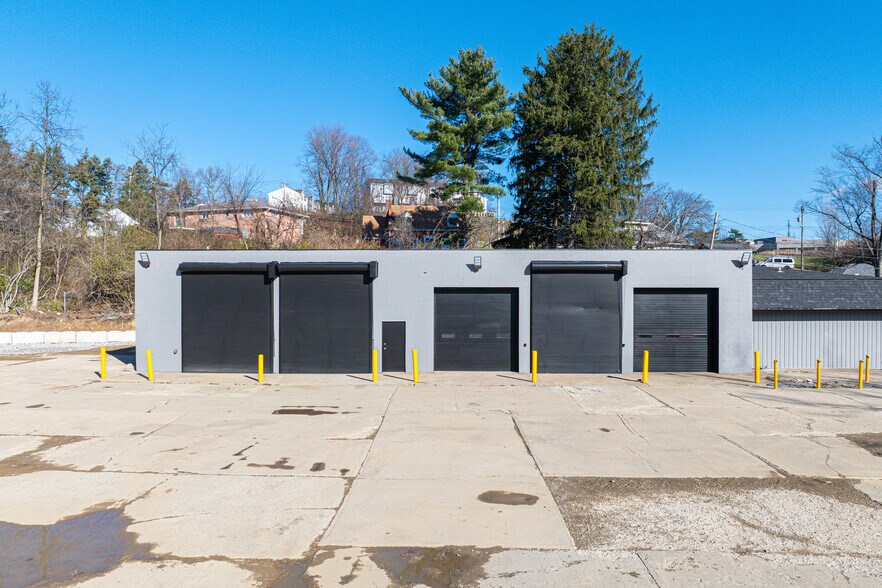 More Photos Of 5000 Steubenville Pike, McKees Rocks Warehouse For Lease