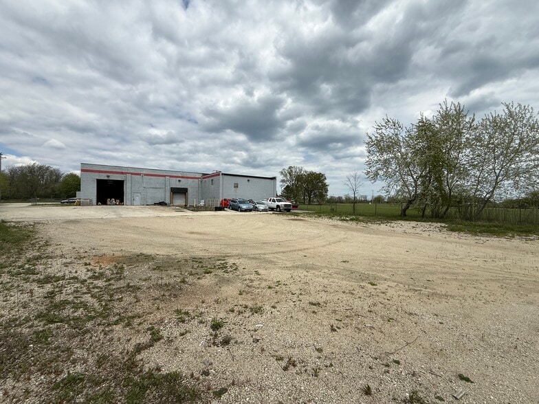 More Photos Of 3925 E American Ave, Oak Creek Manufacturing For Sale