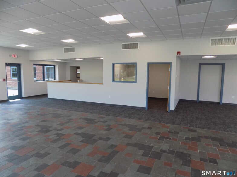 More Photos Of 151 East St, Plainville Auto Dealership For Lease