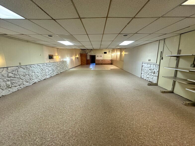 More Photos Of 303 N Center Ave, Hardin General Retail For Sale