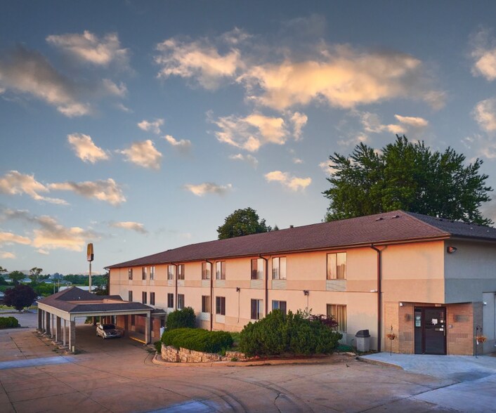 Primary Photo Of 1019 W Platt St, Maquoketa Hotel For Sale