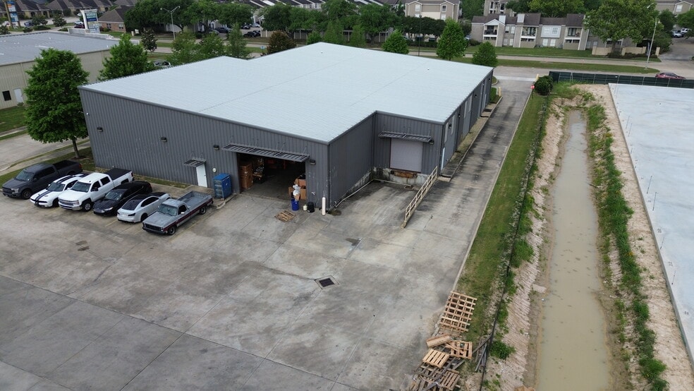 More Photos Of 4515 Sherwood Common Blvd, Baton Rouge Industrial For Lease