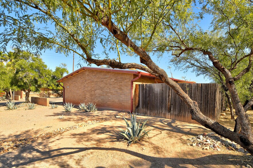 More Photos Of 2770 N Goyette Ave, Tucson Apartments For Sale