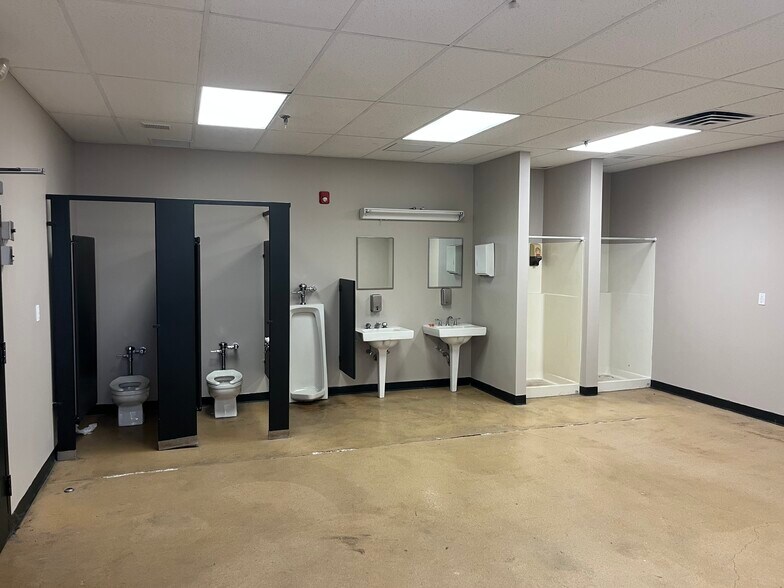 More Photos Of 3350 Progress Dr, Bensalem Warehouse For Lease