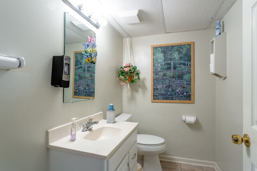 More Photos Of 2408 Hickory St, Staunton Religious Facility For Sale