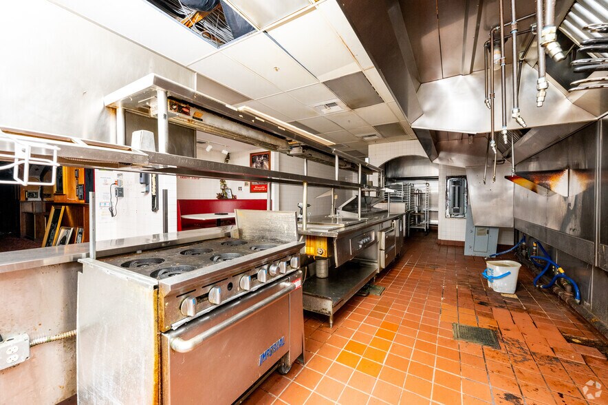 More Photos Of 6045 E 86th St, Indianapolis Restaurant For Sale