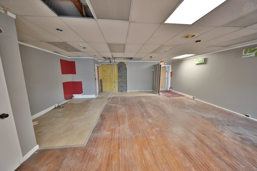 More Photos Of 301-303 S Salem St, Dover Freestanding For Lease
