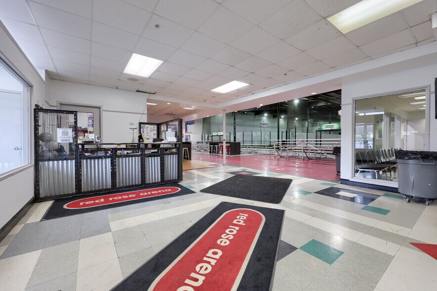 More Photos Of 3549 Hempland Rd, Lancaster Warehouse For Lease