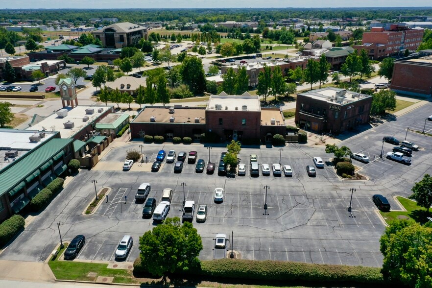 More Photos Of 2101 W Chesterfield Blvd, Springfield Office For Sale