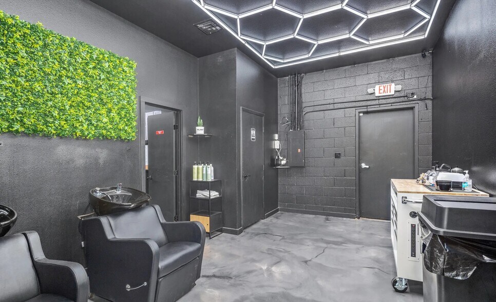 More Photos Of 3925-3931 W Overland Rd, Boise General Retail For Sale