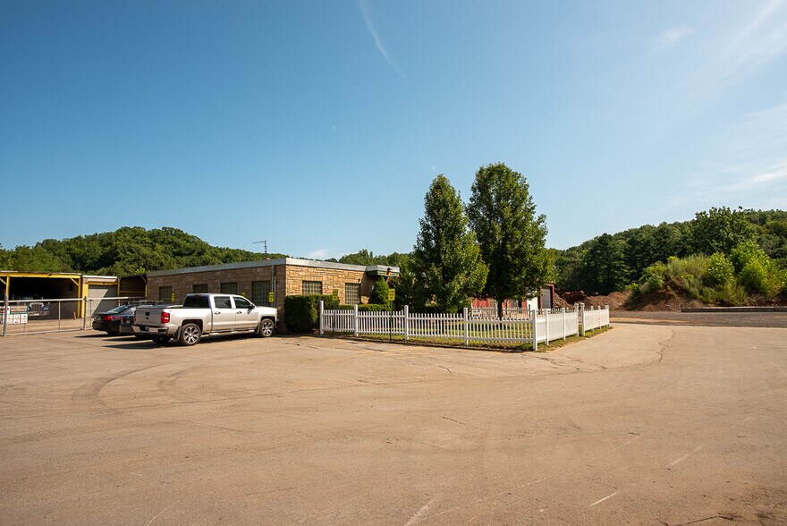 More Photos Of 1 Reisner Way, Clinton Manufacturing For Lease