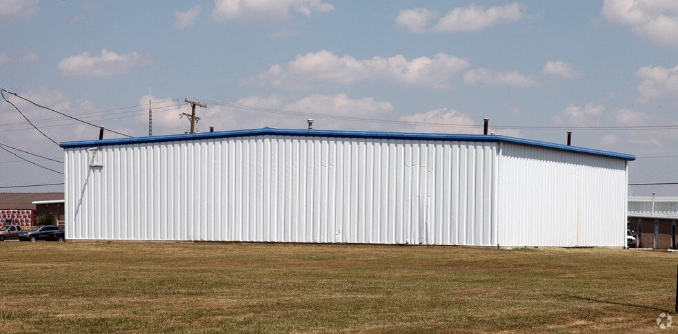 More Photos Of 695 Industrial Dr, Franklin Warehouse For Lease