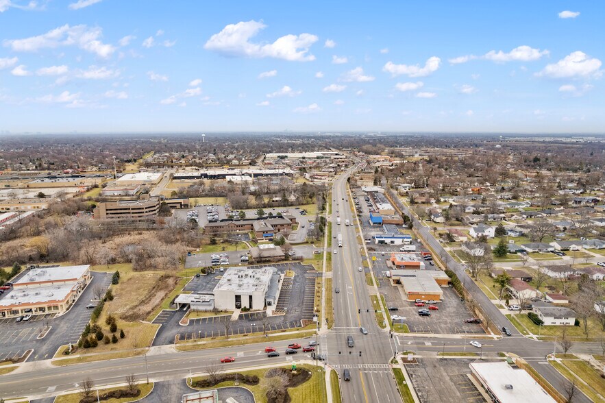 More Photos Of 1300 Irving Park Rd, Streamwood General Retail For Sale