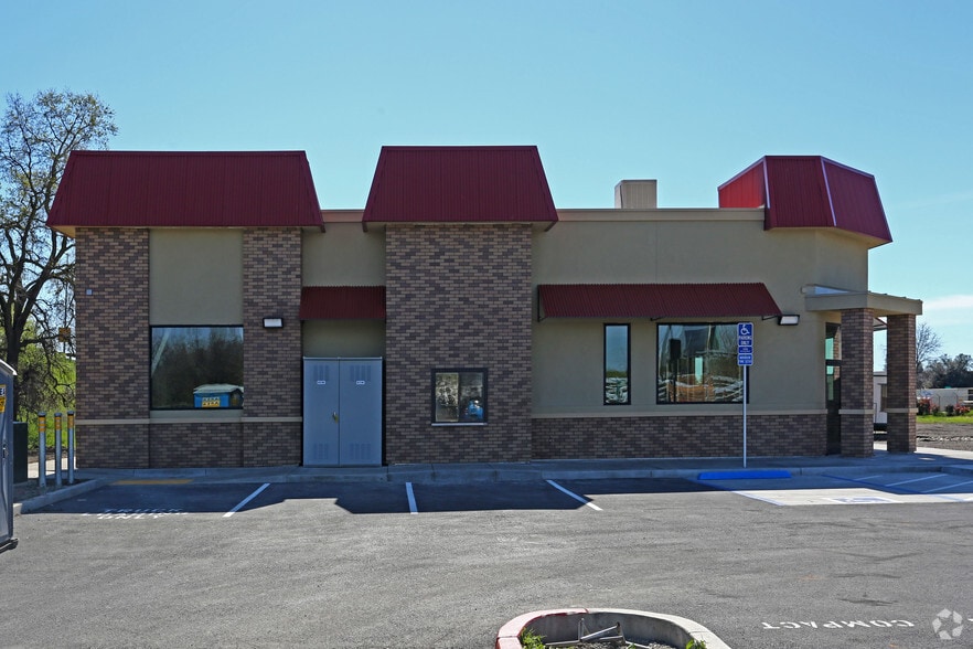 More Photos Of 1490 E Main St, Woodland Freestanding For Lease