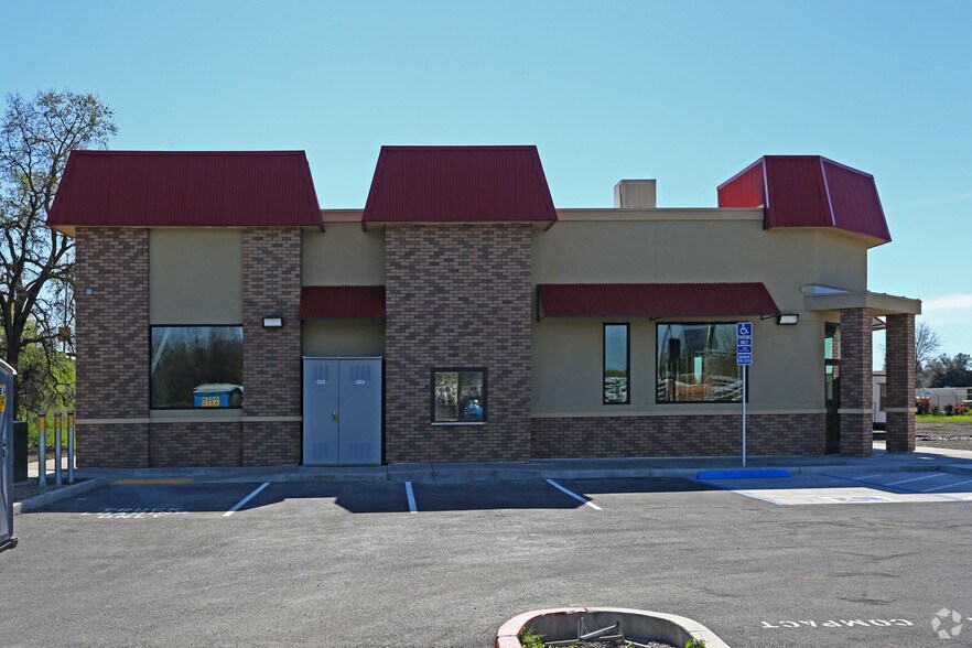 More Photos Of 1490 E Main St, Woodland Freestanding For Lease