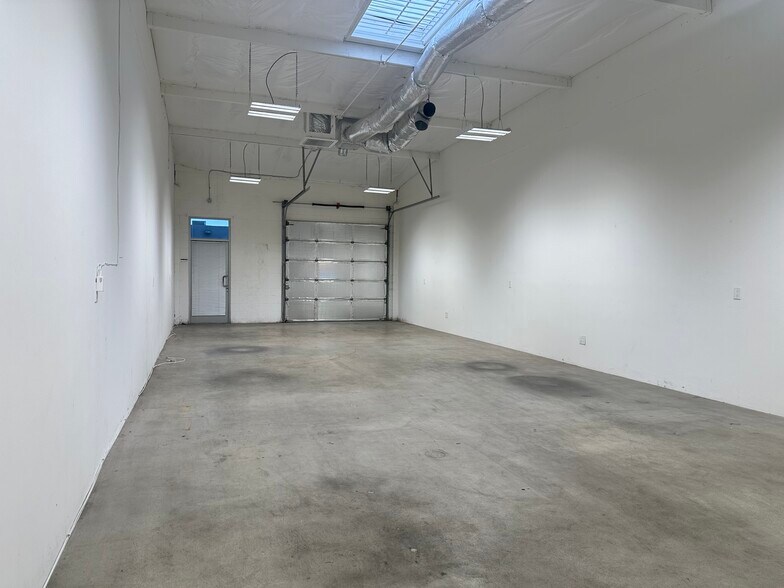 More Photos Of 14723-14825 Oxnard St, Van Nuys Unknown For Lease