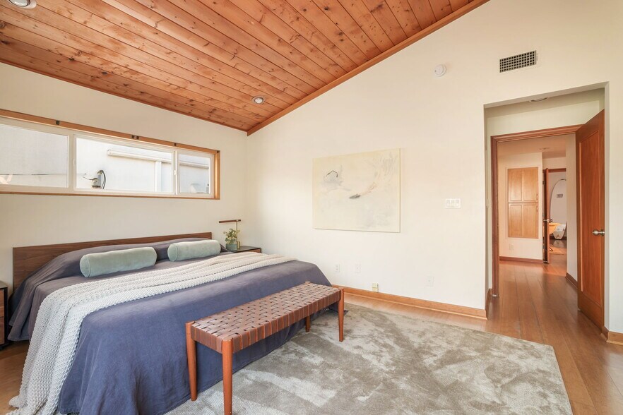 More Photos Of 16 Spinnaker St, Marina Del Rey Multifamily For Sale