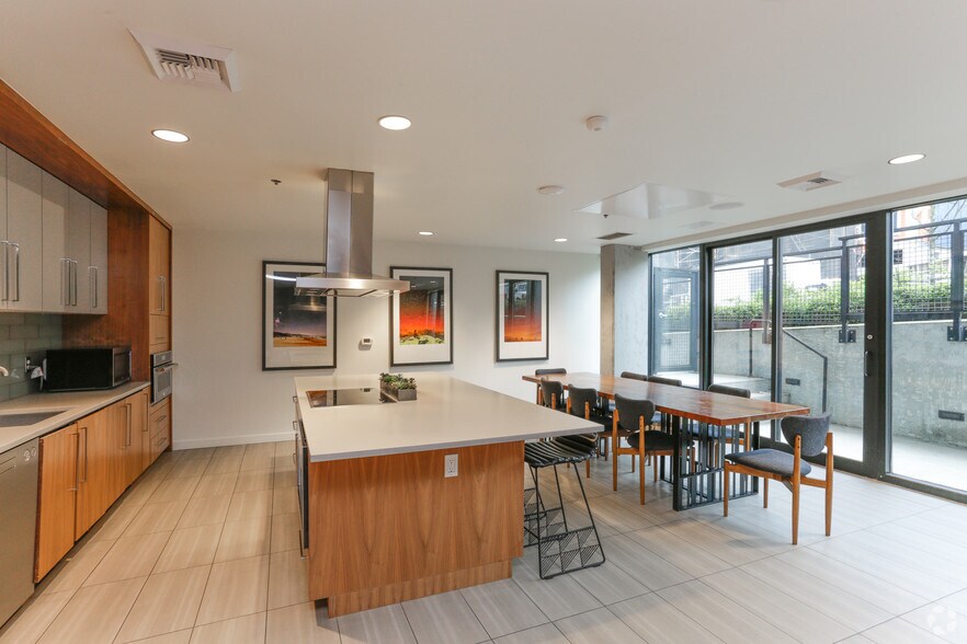 More Photos Of 900 NE 65th St, Seattle Apartments For Lease