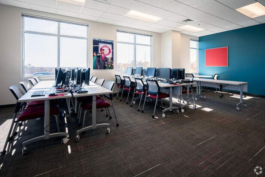 More Photos Of 15521 Midlothian Tpke, Midlothian Office For Lease