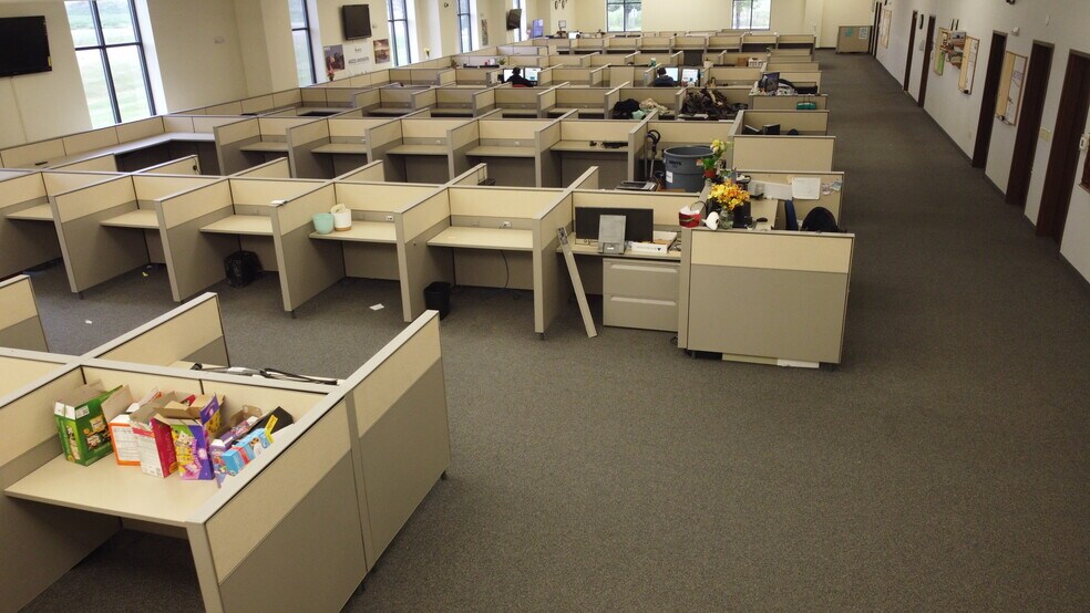 More Photos Of 1150 5th Ave SE, Hutchinson Office For Lease