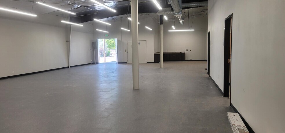 More Photos Of 2560 S Overland Ave, Burley Freestanding For Lease
