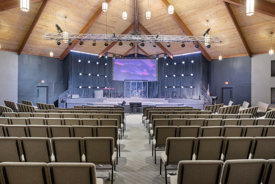 More Photos Of 310 Coles Ferry Pike, Lebanon Religious Facility For Sale