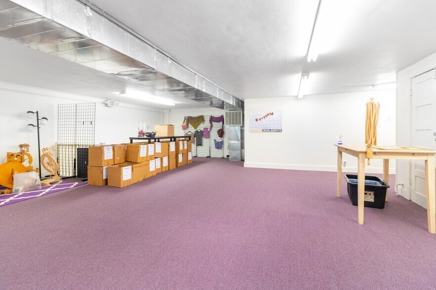More Photos Of 622-630 SE Jackson St, Roseburg Storefront For Sale