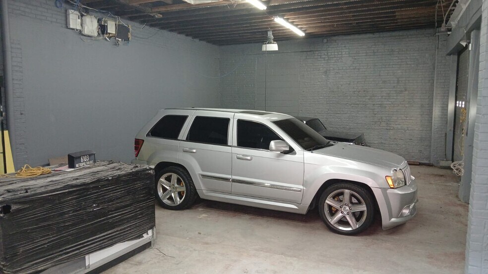 More Photos Of 6103 Metropolitan Ave, Flushing Auto Dealership For Lease