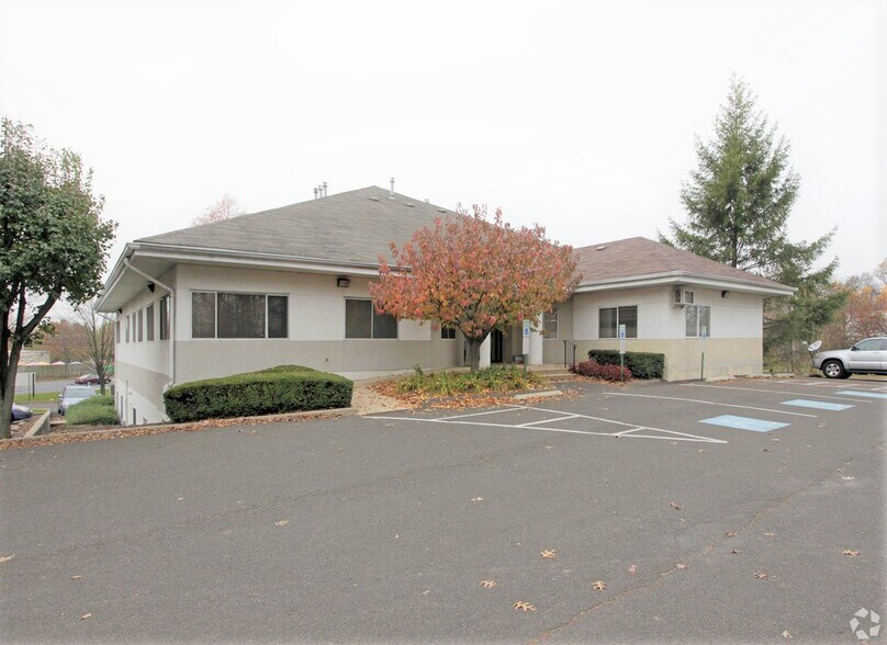 More Photos Of 400 N Buckstown Rd, Langhorne Office For Lease