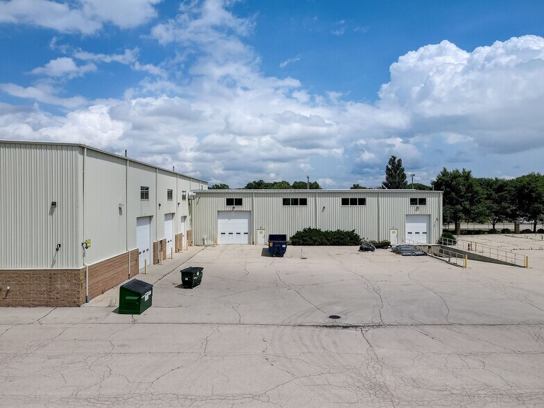 More Photos Of 2180 Pennsylvania Ave, Madison Showroom For Sale