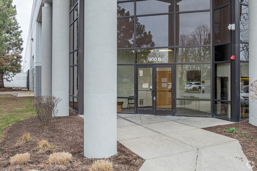 More Photos Of 900 Carlow Dr, Bolingbrook Warehouse For Lease