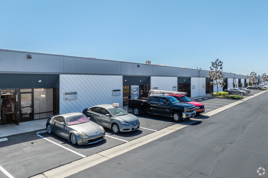 More Photos Of 350 E Orangethorpe Ave, Placentia Warehouse For Lease