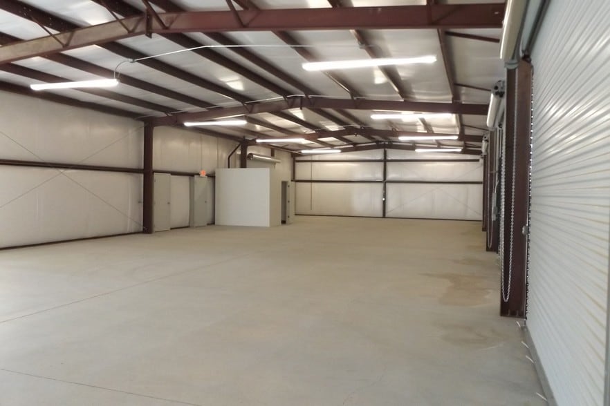 More Photos Of 8950 E Speedway Blvd, Tucson Warehouse For Lease