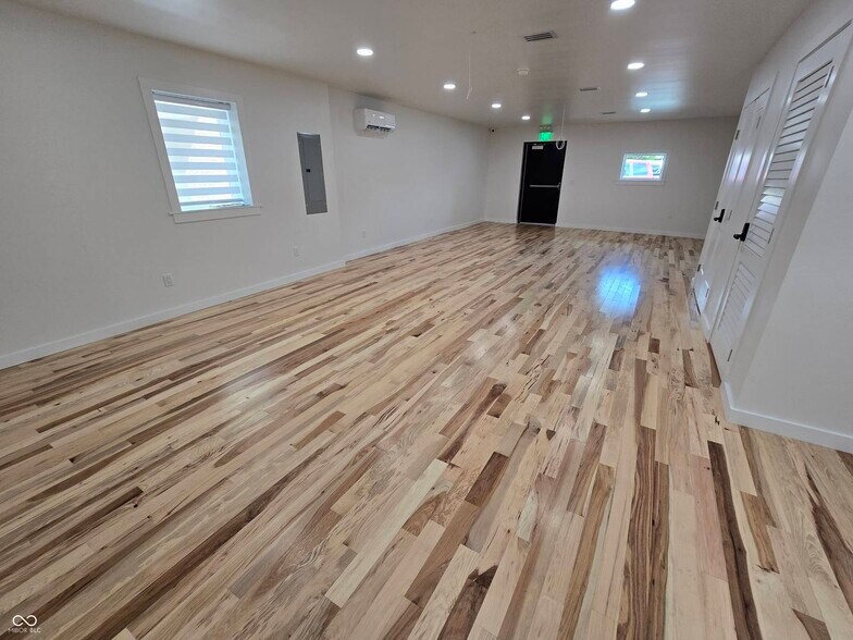 More Photos Of 15 S Indiana St, Greencastle Storefront Retail Office For Sale