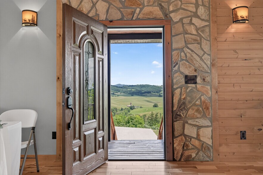 More Photos Of 639 Wagon Wheel Rd, Elk Creek Lodge Meeting Hall For Sale