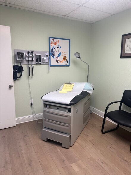 More Photos Of 506 4th Ave W, Palmetto Medical For Sale