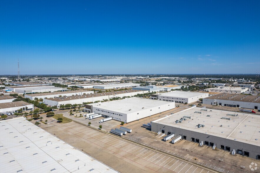 More Photos Of 3850 Regency Crest Dr, Garland Warehouse For Lease