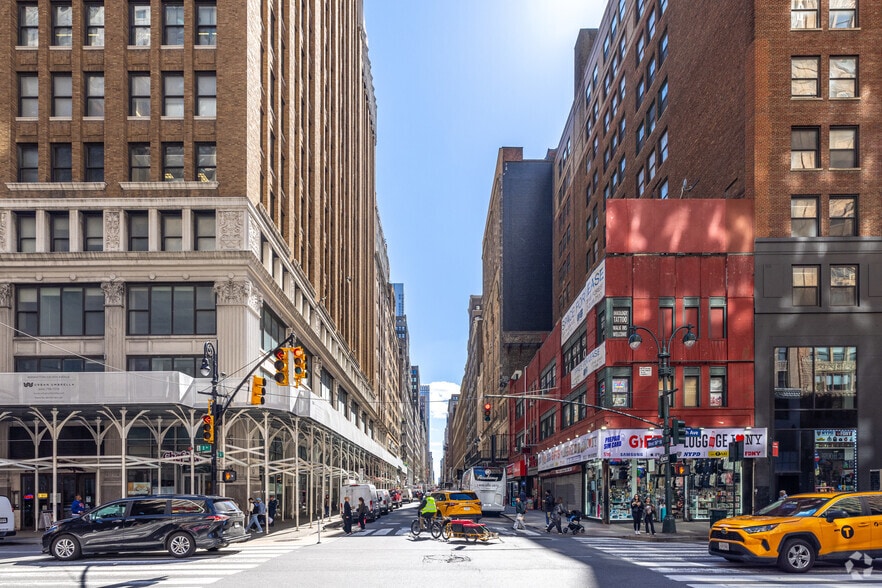 More Photos Of 247 W 36th St, New York Office For Lease