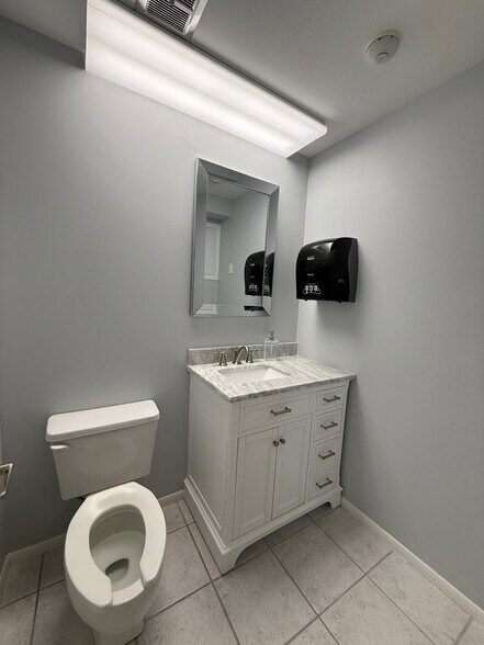 More Photos Of 5550 26th St, Bradenton Medical For Sale