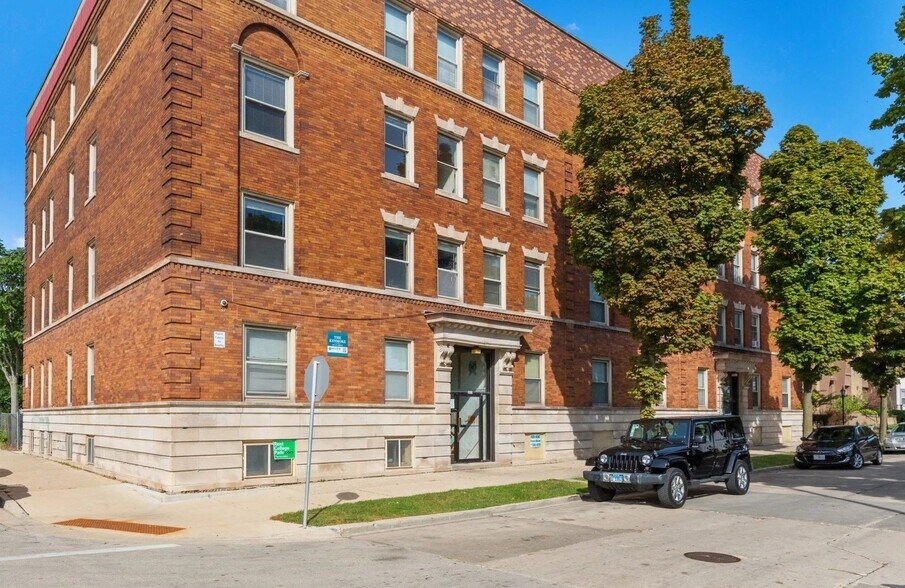 Primary Photo Of 805 N 22nd St, Milwaukee Apartments For Sale