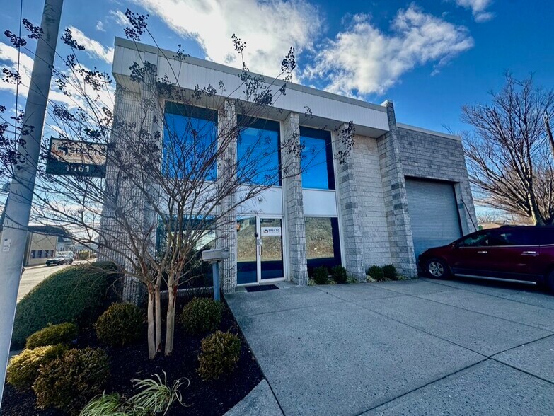 More Photos Of 1061 E Elizabeth Ave, Linden Warehouse For Lease