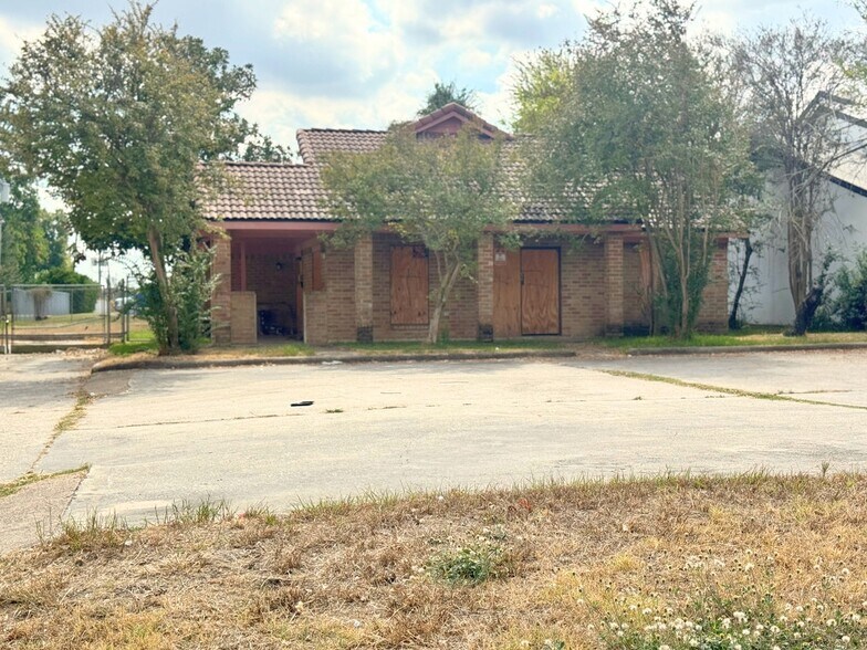More Photos Of 807 Peakwood Dr, Houston Daycare Center For Sale