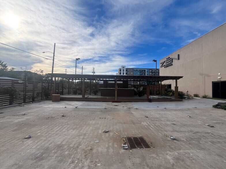 More Photos Of 5316 Washington Ave, Houston Bar For Lease
