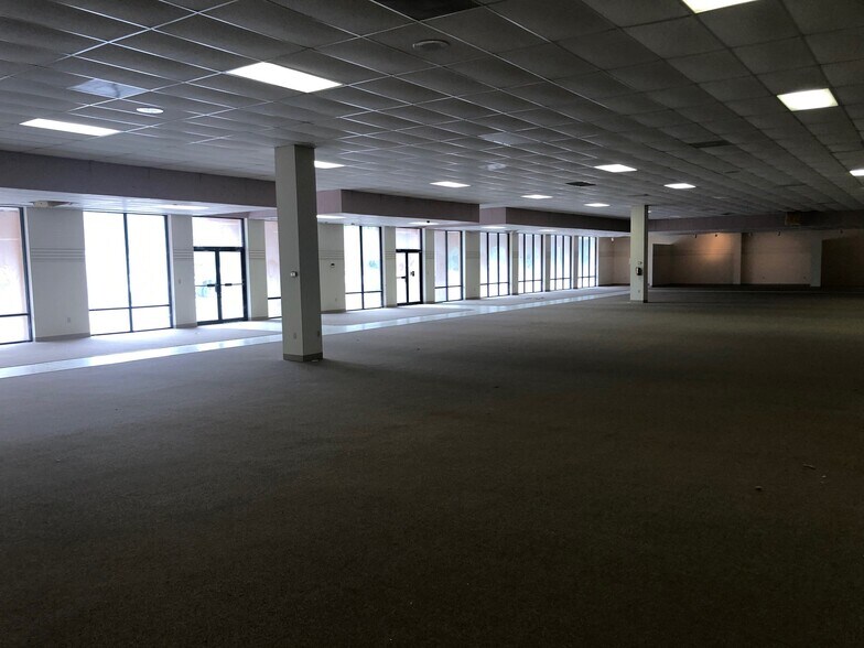 More Photos Of 10065 US Highway 129, Live Oak Freestanding For Sale