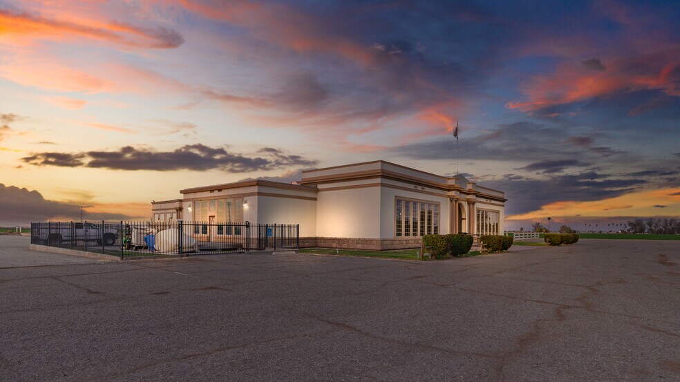 More Photos Of 796 W Evan Hewes, El Centro Restaurant For Sale