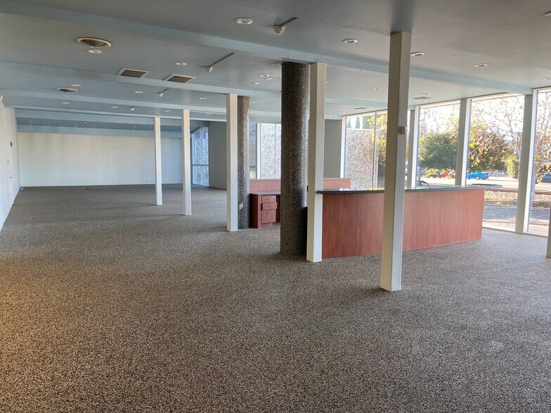 More Photos Of 3000 Winchester Blvd, Campbell Service For Lease