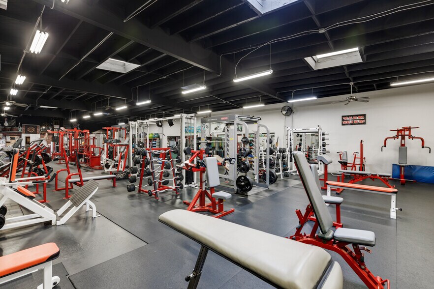 More Photos Of 640 Terminal Way, Costa Mesa Light Manufacturing For Lease