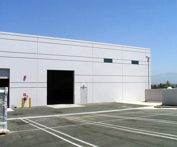 More Photos Of 16 Goddard, Irvine Light Manufacturing For Sale
